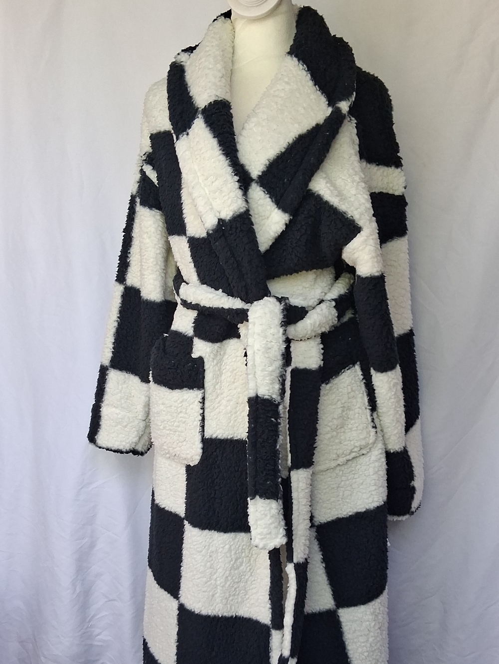 Sanctuary Long Plush Robe Checkered Black White M